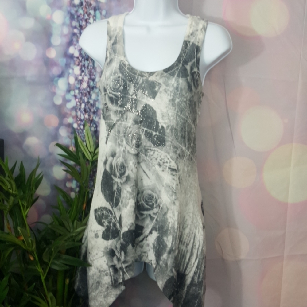 Black-white rose ribbed gem tank top size small